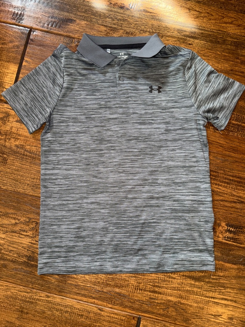 Under Armour BOYS Grey Match Play Polo. Size MED. NEVER WORN.